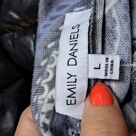 Emily Danielle Paisley Mock Neck Long Sleeve Blouse. Size Large NWT - Picture 5 of 9